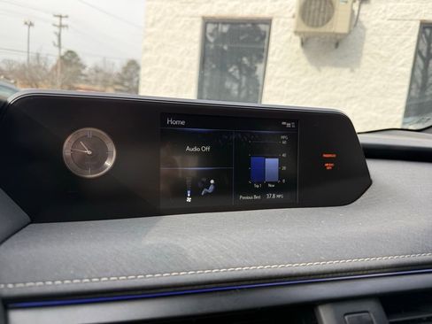 Used 2019 Lexus UX 250h image 11