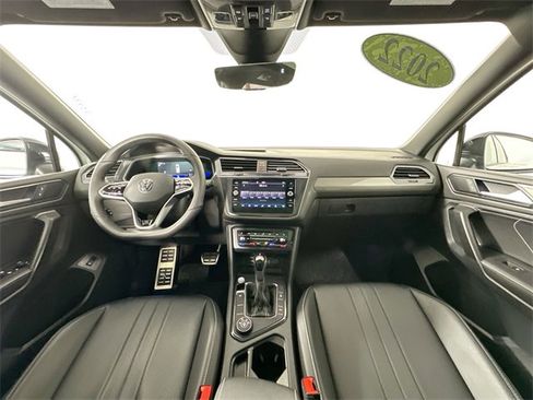 Used 2022 Volkswagen Tiguan SE R-Line image 3
