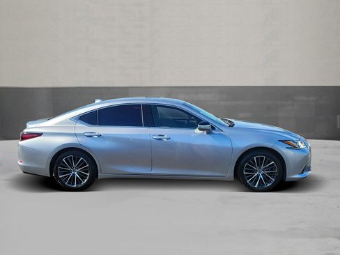 Used 2022 Lexus ES 350 w/ Premium Package image 4