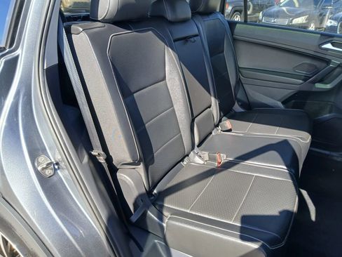 Used 2021 Volkswagen Tiguan SE w/ Panoramic Sunroof Package FWD image 15