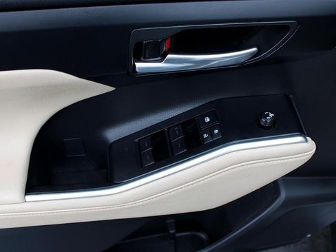 Used 2023 Toyota Highlander L image 16