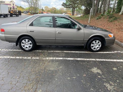 Used 2001 Toyota Camry LE FWD image 3