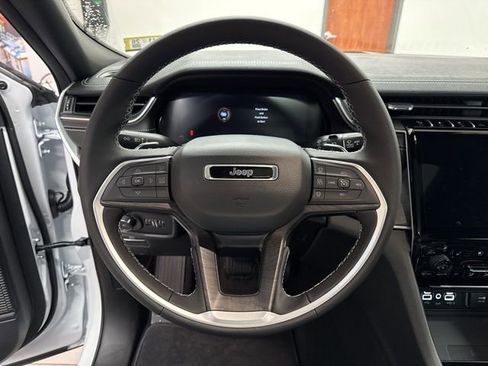 New 2025 Jeep Grand Cherokee Limited w/ Luxury Tech Group II AWD/4WD image 27