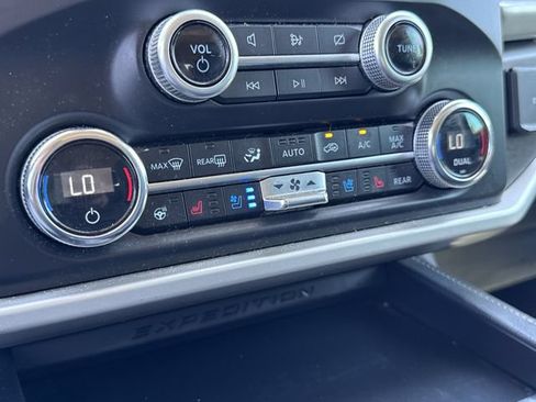 Used 2022 Ford Expedition XLT AWD/4WD image 36