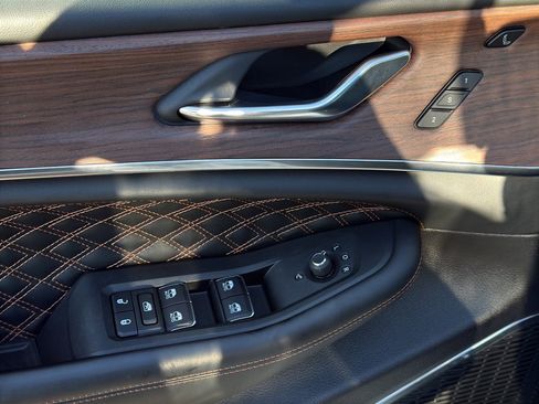 Used 2025 Jeep Grand Cherokee Summit image 10