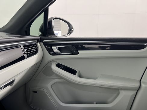 Certified 2023 Porsche Macan Turbo AWD/4WD image 14