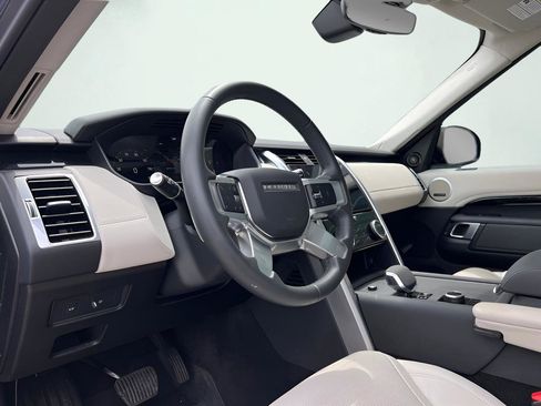 Used 2024 Land Rover Discovery S AWD/4WD image 22