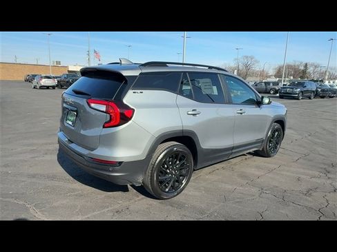 Used 2023 GMC Terrain SLE w/ Driver Convenience Package image 8
