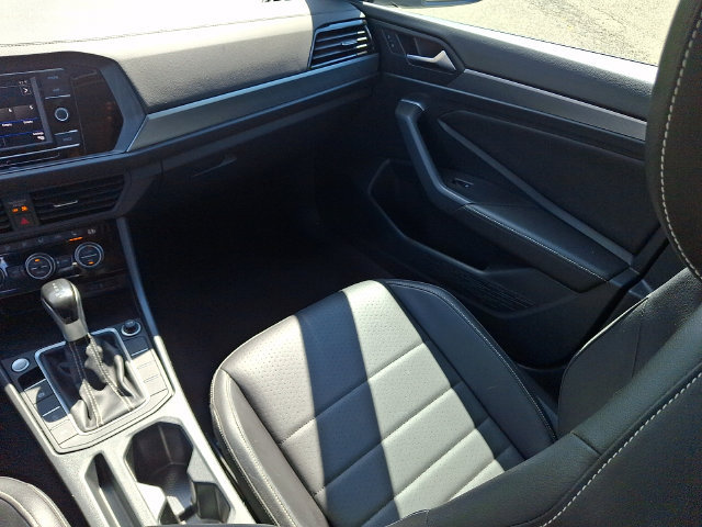 Used 2023 Volkswagen Jetta SE w/ Panoramic Sunroof Package FWD image 16
