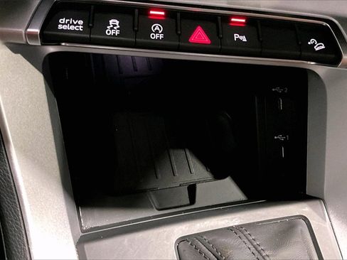 Used 2025 Audi Q3 2.0T Premium w/ Convenience Package image 16