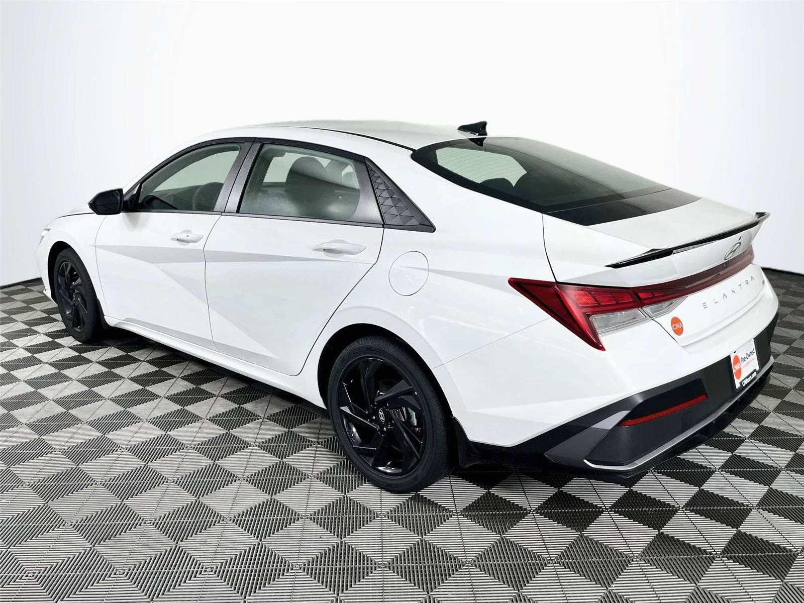 Used 2026 Hyundai Elantra SEL FWD image 7