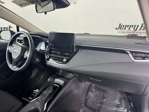Used 2024 Toyota Corolla LE FWD image 30