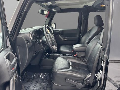 Used 2013 Jeep Wrangler Sahara image 9