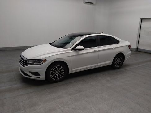 Used 2019 Volkswagen Jetta SE image 2