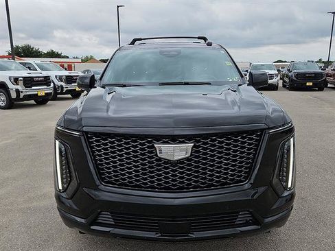 Used 2025 Cadillac Escalade Sport Platinum w/ LPO, Floor Liner Package AWD/4WD image 8