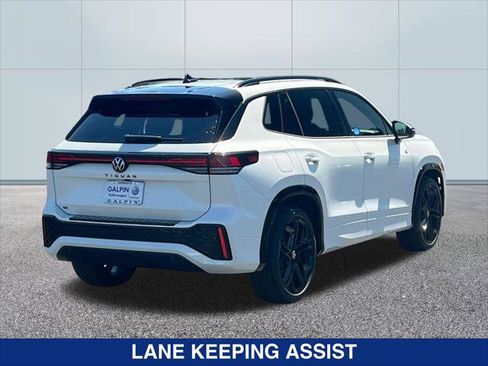 New 2026 Volkswagen Tiguan SE R-Line FWD image 5