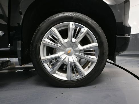 Used 2023 Chevrolet Silverado 1500 High Country w/ High Country Premium Package AWD/4WD image 18