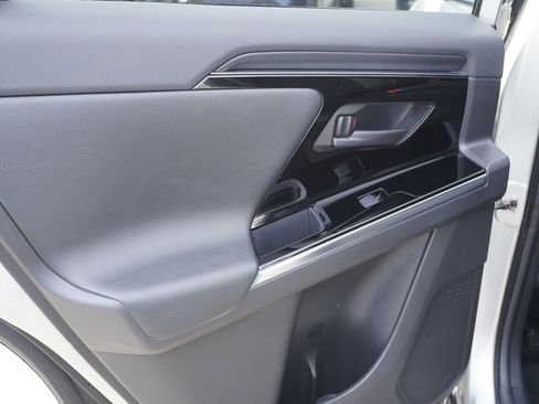 Used 2023 Toyota bZ4X Limited image 12