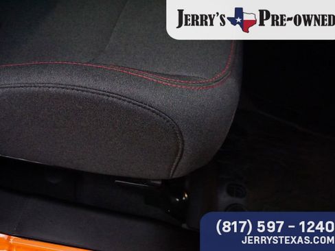 Used 2025 Jeep Gladiator Rubicon w/ Convenience Group AWD/4WD image 24