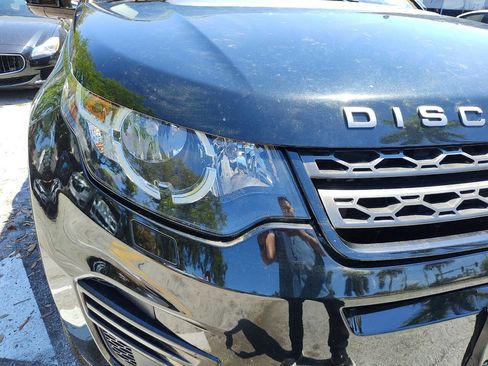 Used 2018 Land Rover Discovery Sport SE image 21