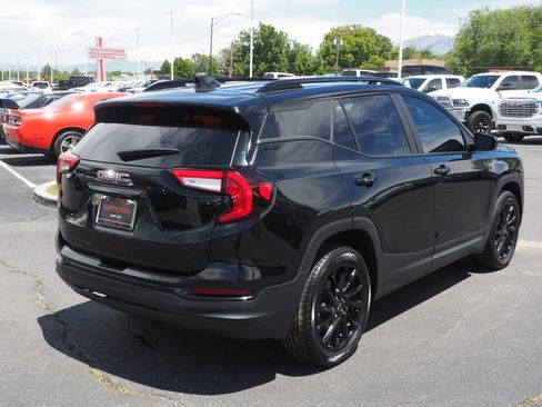Used 2024 GMC Terrain SLE w/ Elevation Edition FWD image 7