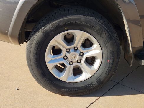 Used 2022 Toyota 4Runner SR5 Premium image 14