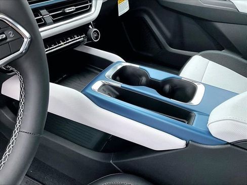 New 2026 Chevrolet Equinox EV LT image 12