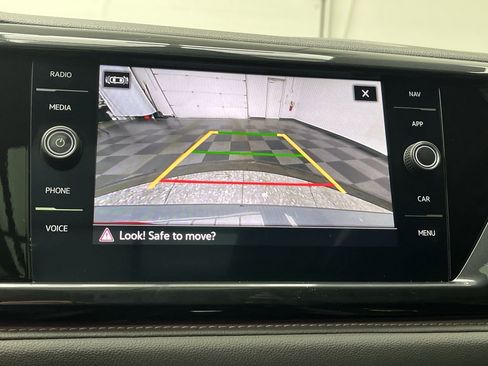 Used 2022 Volkswagen Taos SEL image 6