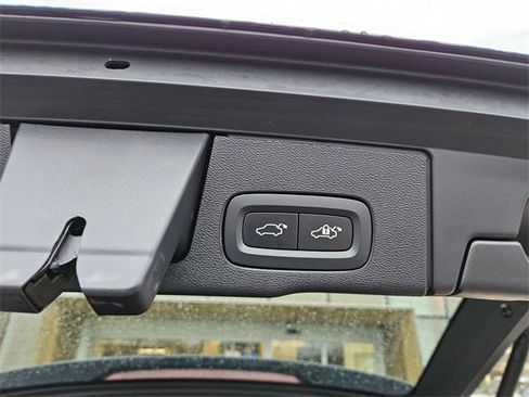 Used 2023 Volvo XC60 T8 Ultimate w/ Climate Package image 12