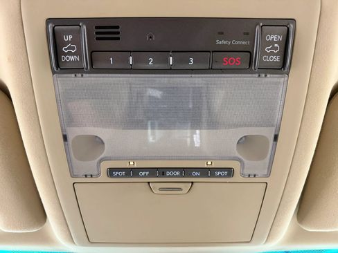 Used 2010 Lexus LX 570 4WD image 32