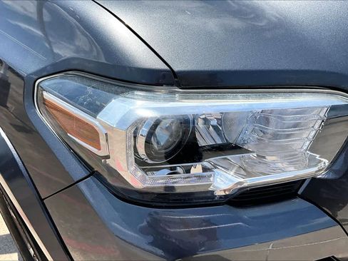 Used 2019 Toyota Tacoma TRD Sport w/ TRD Premium Sport Package RWD image 28