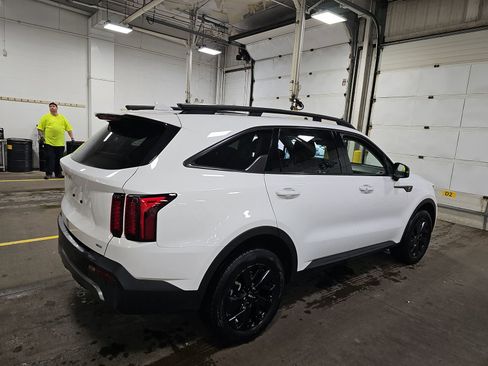 Used 2023 Kia Sorento S w/ Panoramic Sunroof Package image 2