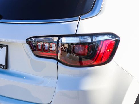 Used 2025 Jeep Compass Sport image 10