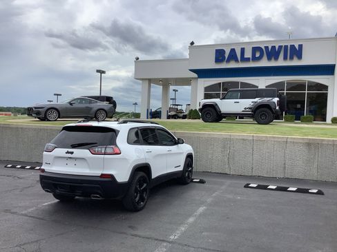 Used 2020 Jeep Cherokee Latitude Plus w/ Cold Weather Group AWD/4WD image 7