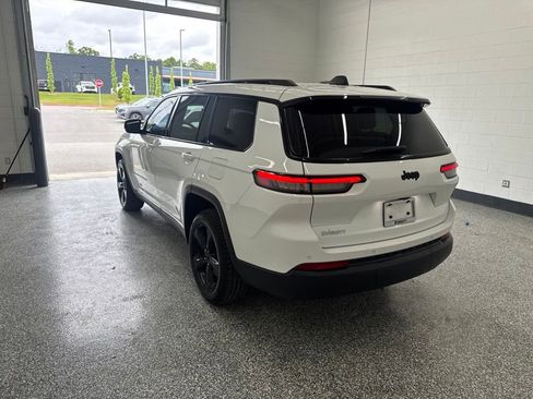 Used 2024 Jeep Grand Cherokee L Altitude AWD/4WD image 3