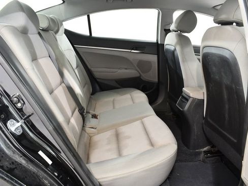 Used 2017 Hyundai Elantra SE image 19