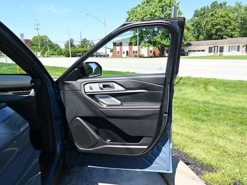Used 2025 Ford Explorer ST AWD/4WD image 18