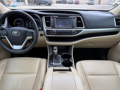 Used 2016 Toyota Highlander XLE image 27