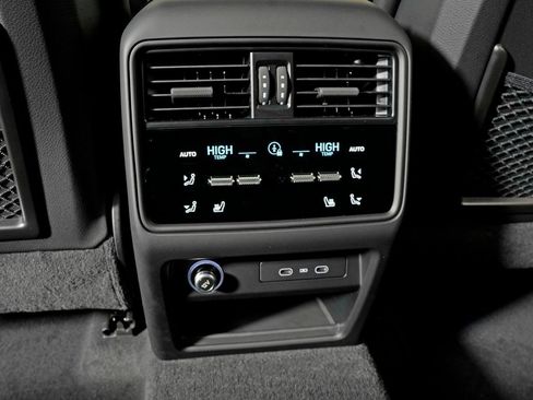 Certified 2026 Porsche Cayenne AWD/4WD image 38
