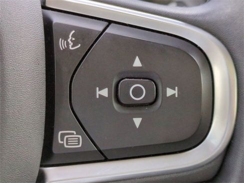 Used 2023 Volvo XC60 B5 Core image 26