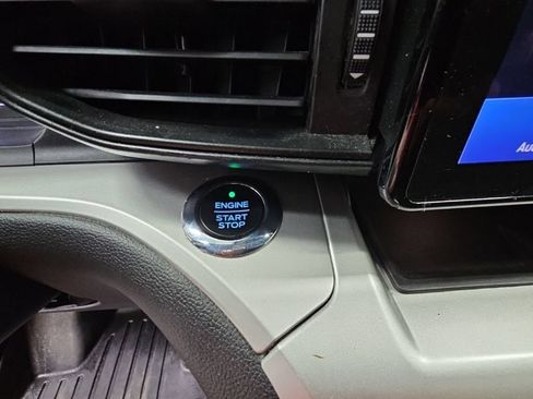 Used 2021 Ford Explorer XLT RWD image 25