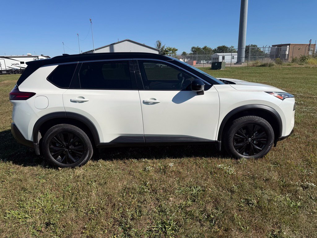 Certified 2023 Nissan Rogue SV w/ SV Premium B Package FWD image 4