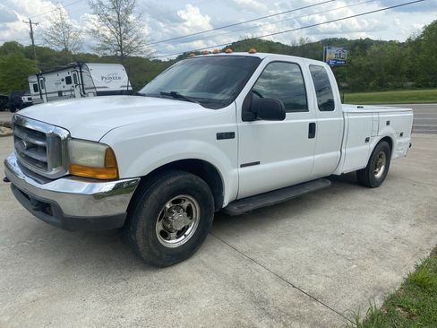 Used 2000 Ford F250 2WD SuperCab Super Duty image 1
