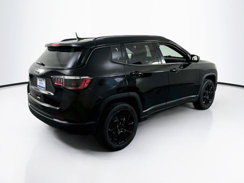 Used 2023 Jeep Compass Latitude w/ Sun and Sound Group AWD/4WD image 5