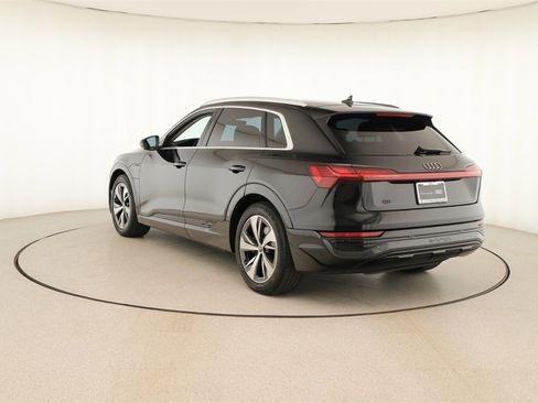 Certified 2024 Audi Q8 e-tron Premium Plus image 4
