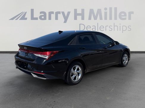 Used 2023 Hyundai Elantra SE FWD image 5
