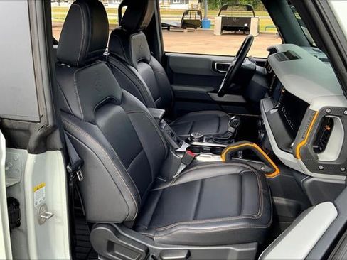 Used 2022 Ford Bronco Badlands image 6