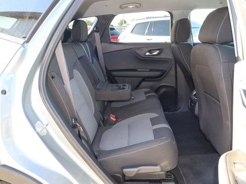 Used 2025 Chevrolet Blazer LT FWD image 23