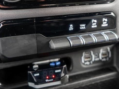 Used 2022 RAM 1500 Big Horn AWD/4WD image 34