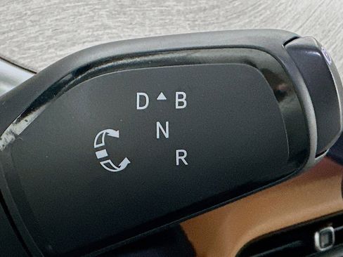 Used 2025 Volkswagen ID. Buzz 1st Edition RWD image 7